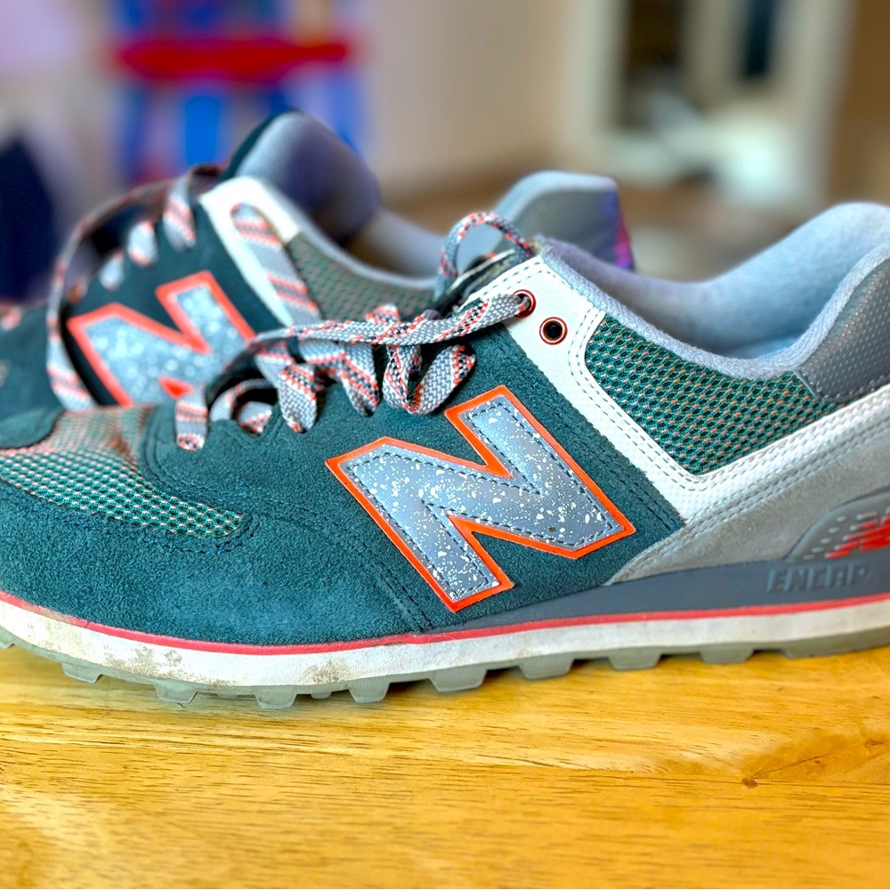 Women’s New Balance shoes Suede on the outside in excellent condition size 8.5